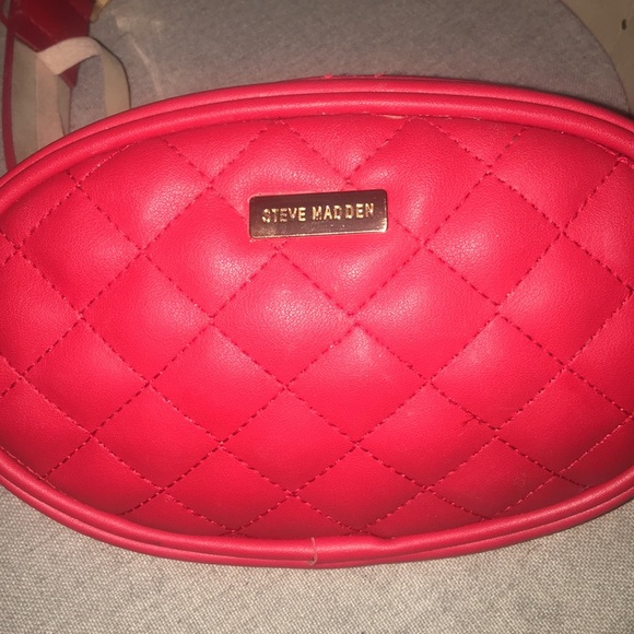 Steve Madden Belt Bag - Picture 2 of 4